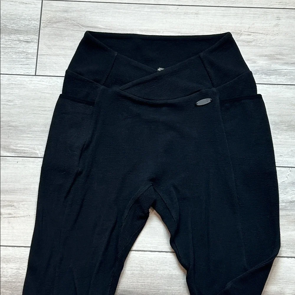 GymShark black knit cropped leggings size medium